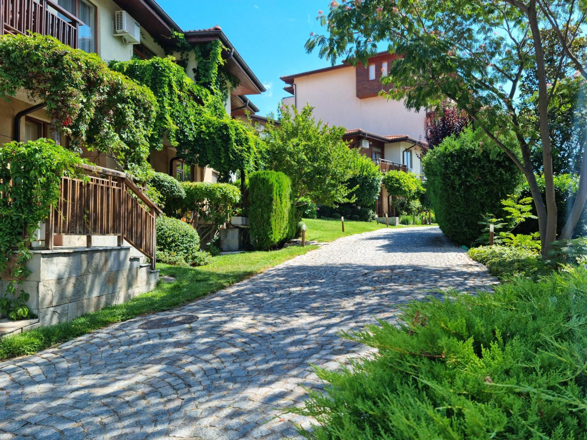 Апартамент Ния, Райска Градина / Garden Of Eden Sweti Wlas Exterior foto